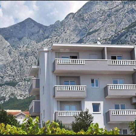 Apartments Villa Nova With Pool Makarska Exterior photo
