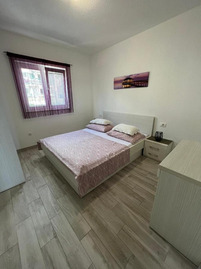 Apartments Villa Nova With Pool Makarska Exterior photo