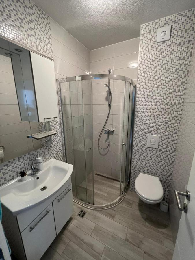 Apartments Villa Nova With Pool Makarska Exterior photo