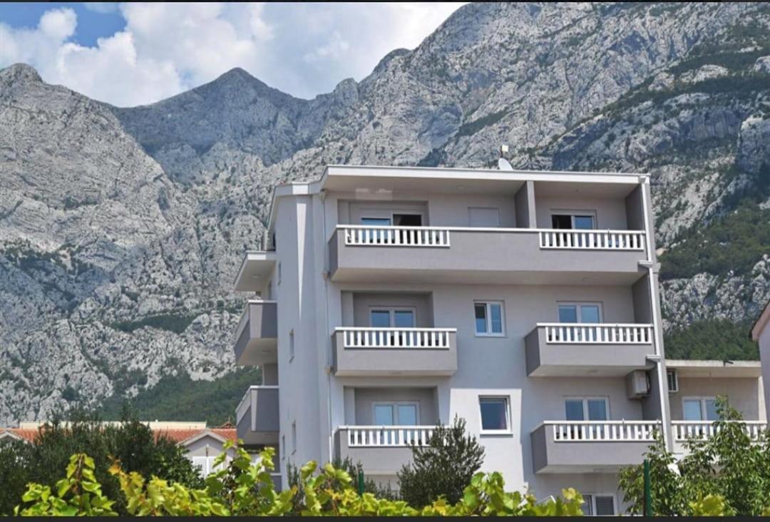 Apartments Villa Nova With Pool Makarska Exterior photo